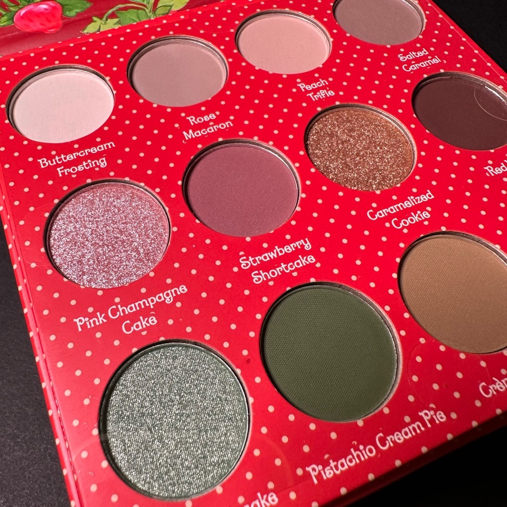 Strawberry Shortcake Eyelash Curler and Palette Set 🍓 - Picture 8 of 8